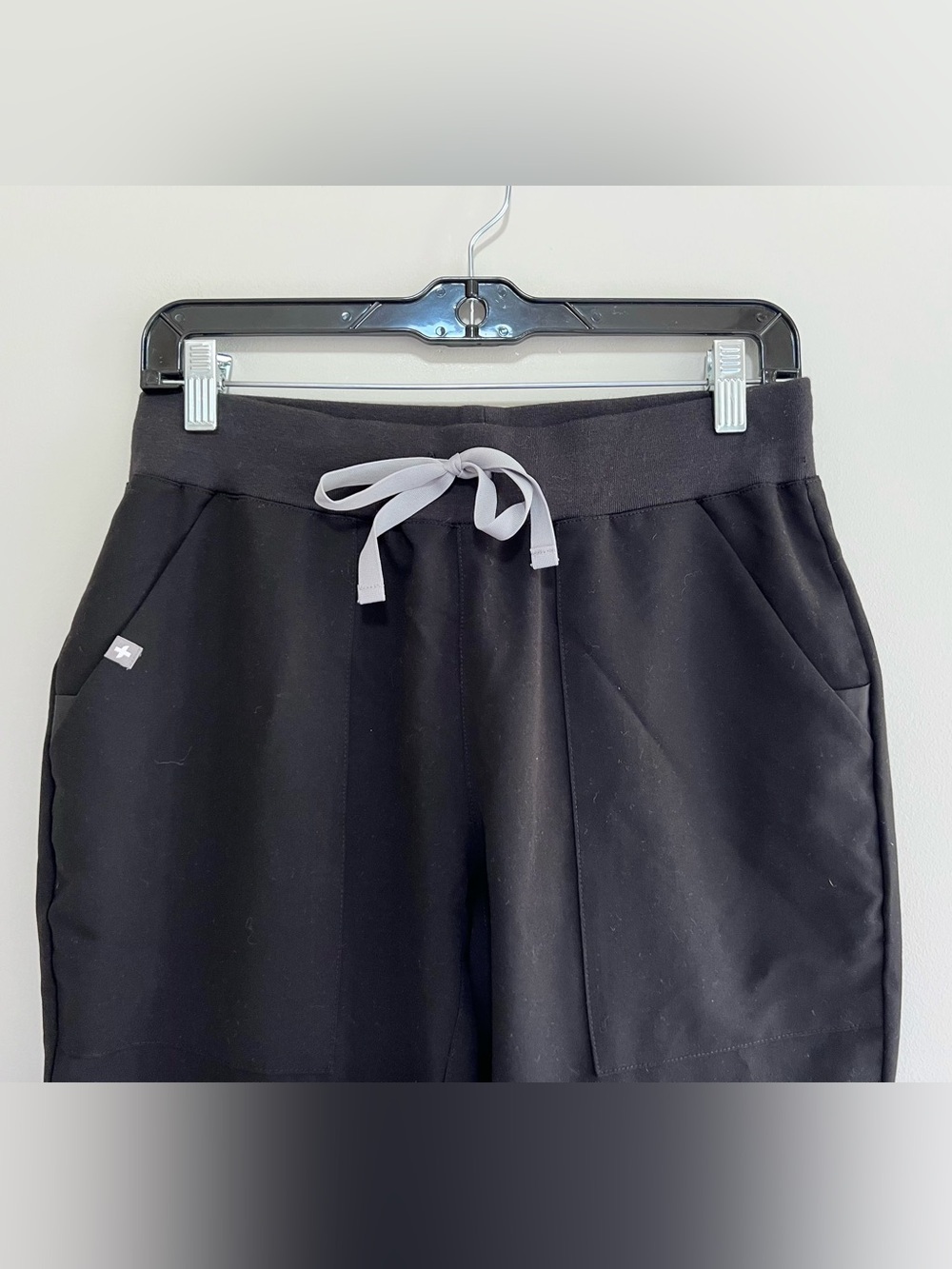 FIGS Bristol Slim Mid Rise Tapered Jogger Scrub Pants in Black (PO #1556), Small - Picture 4 of 8